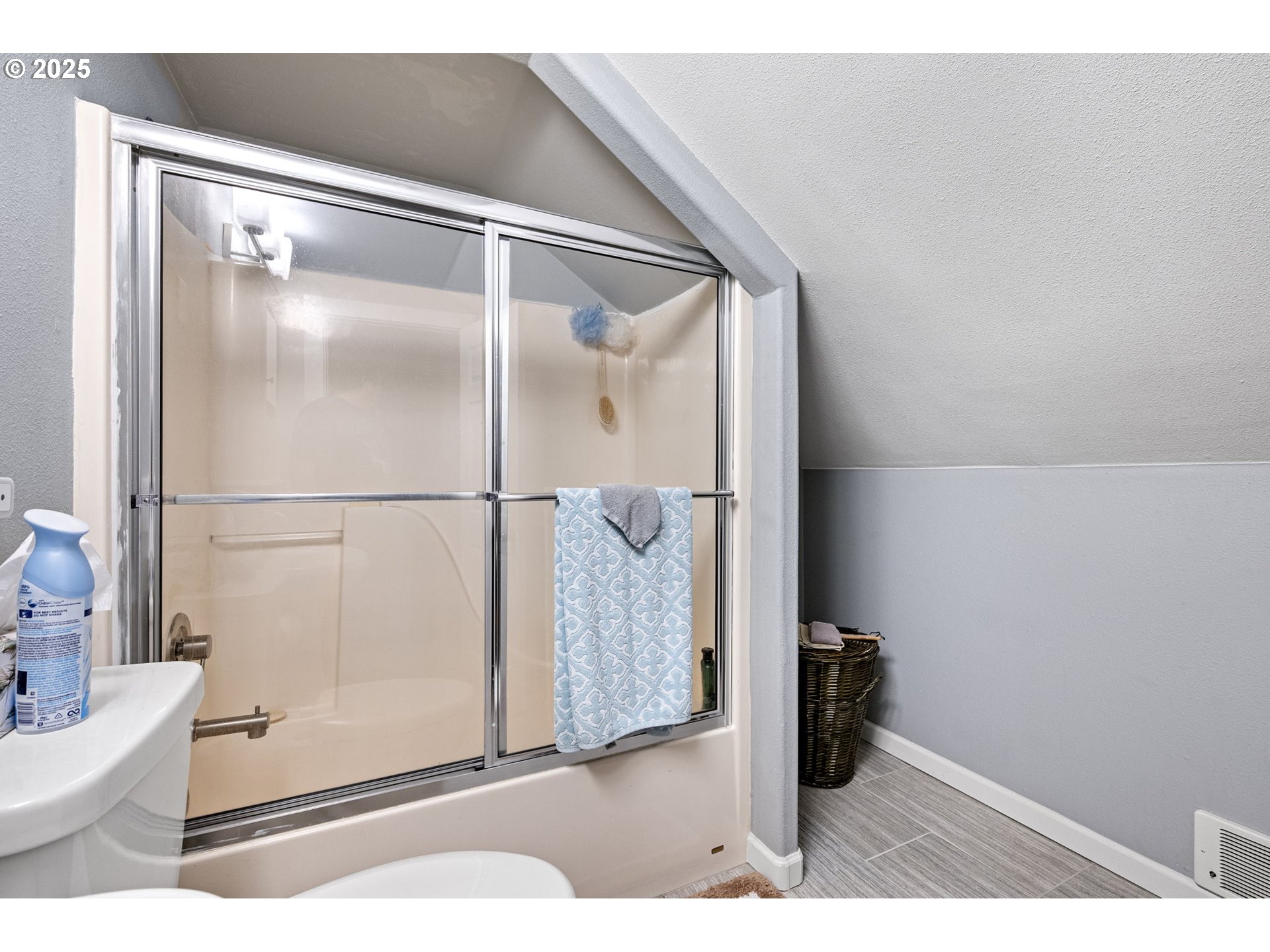 355 River Loop 2 Eugene, OR 97404 - Photo 40 of 47 Bathroom