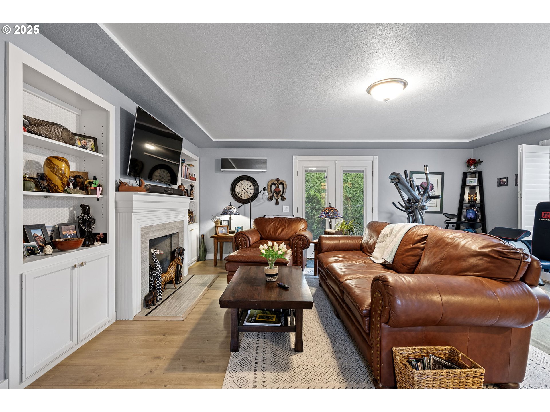 355 River Loop 2 Eugene, OR 97404 - Photo 6 of 47 Living Room