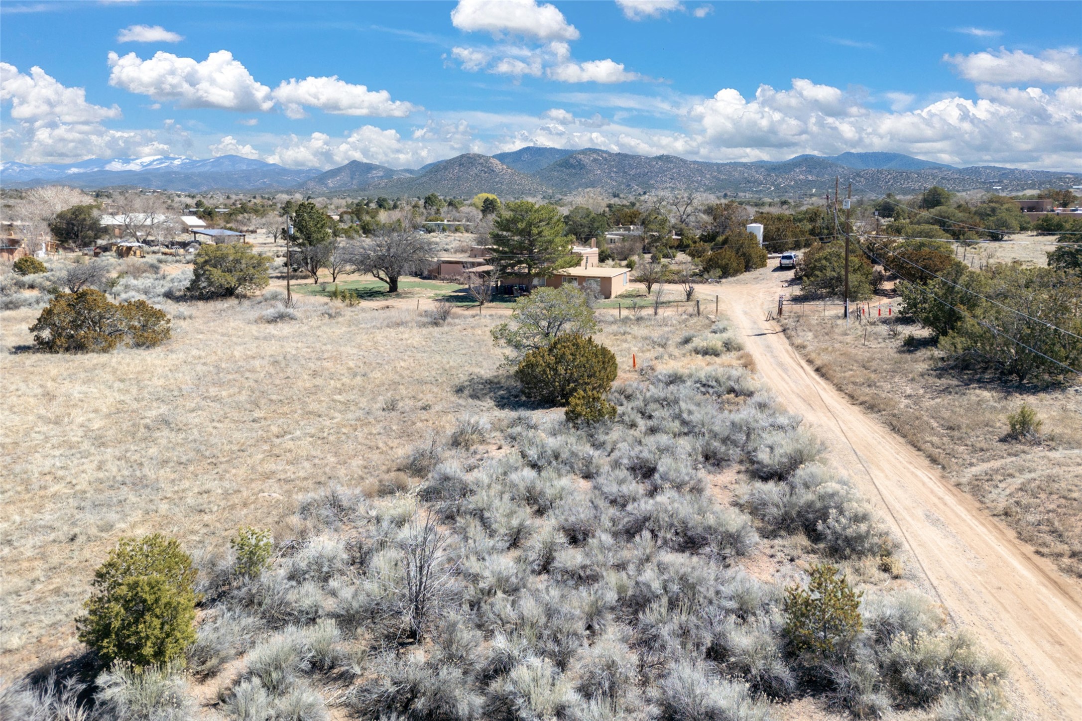 2347 Botulph Road Santa Fe, NM 87505 - Photo 41 of 43 Driveway