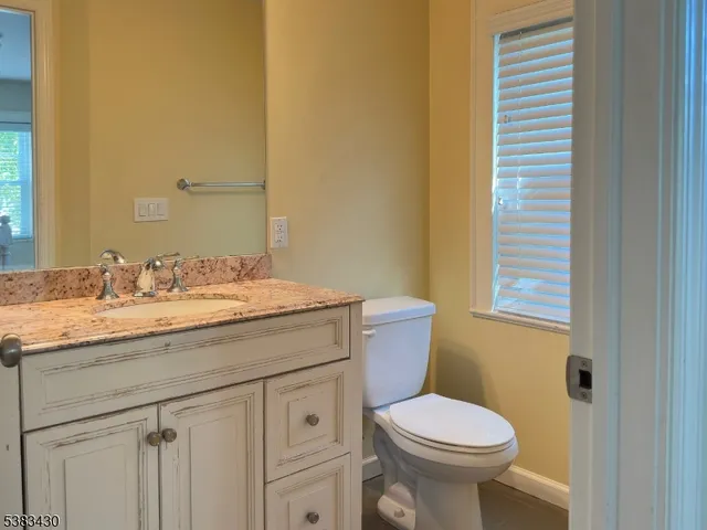 $2,400 | 214 Woodcliff Avenue, Unit 2, Little Falls, NJ 07424