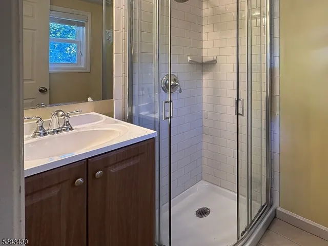 $2,400 | 214 Woodcliff Avenue, Unit 2, Little Falls, NJ 07424