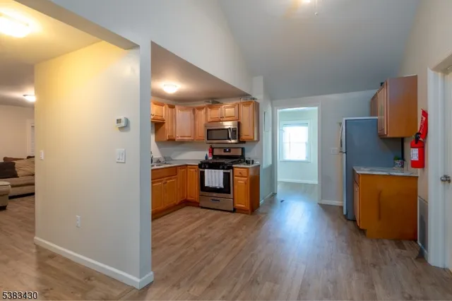 $2,400 | 214 Woodcliff Avenue, Unit 2, Little Falls, NJ 07424