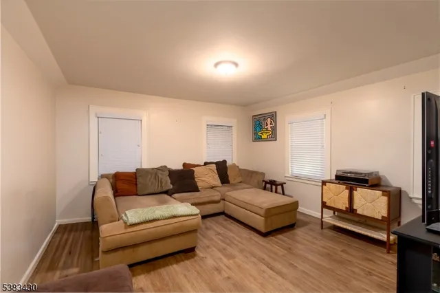 $2,400 | 214 Woodcliff Avenue, Unit 2, Little Falls, NJ 07424