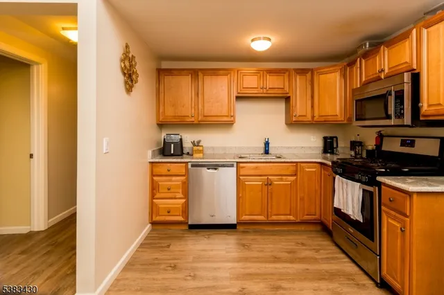 $2,400 | 214 Woodcliff Avenue, Unit 2, Little Falls, NJ 07424