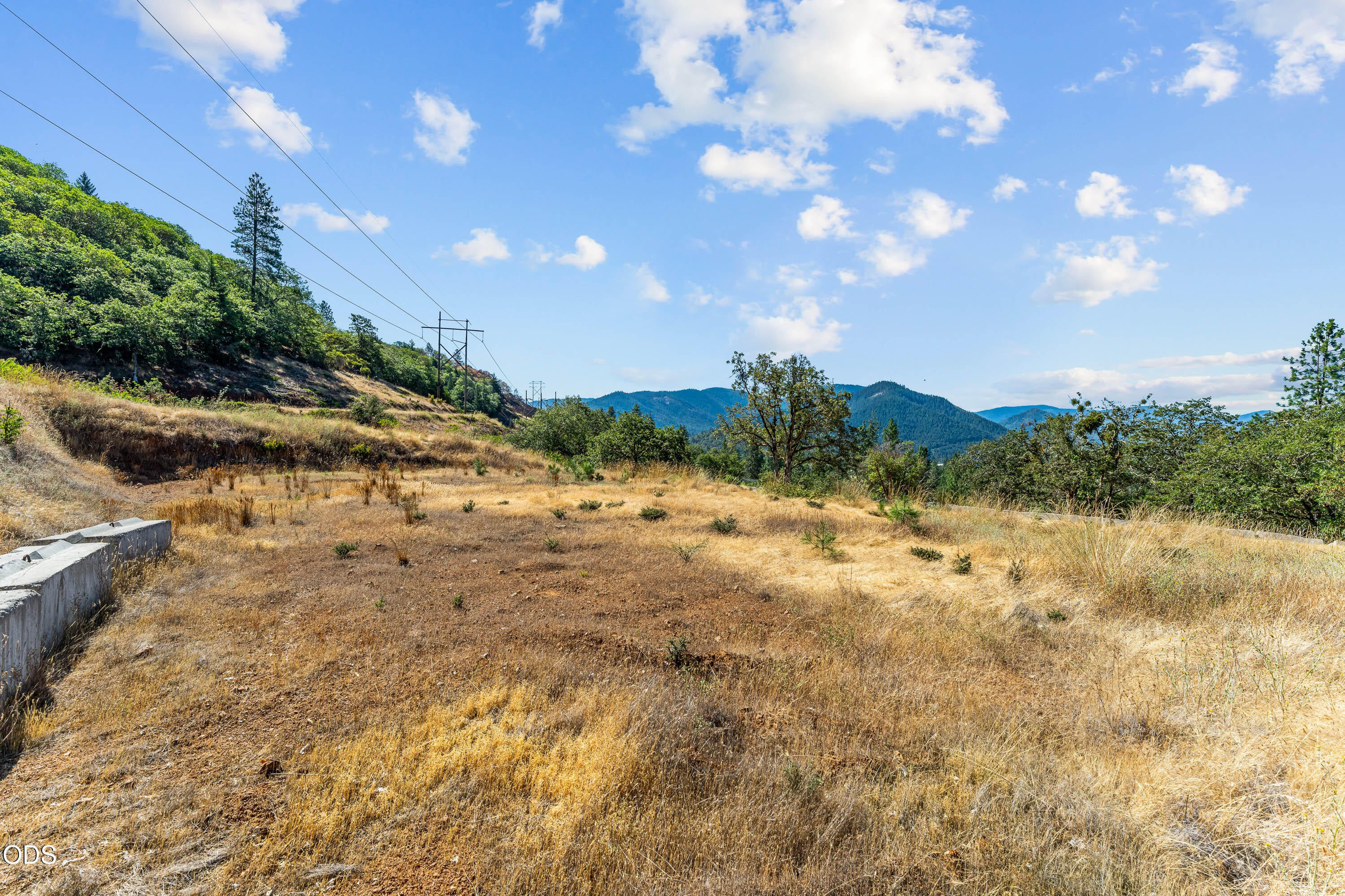 941 West Jones Creek Road Grants Pass, OR 97526 - Photo 14 of 20 Gallery Image 14
