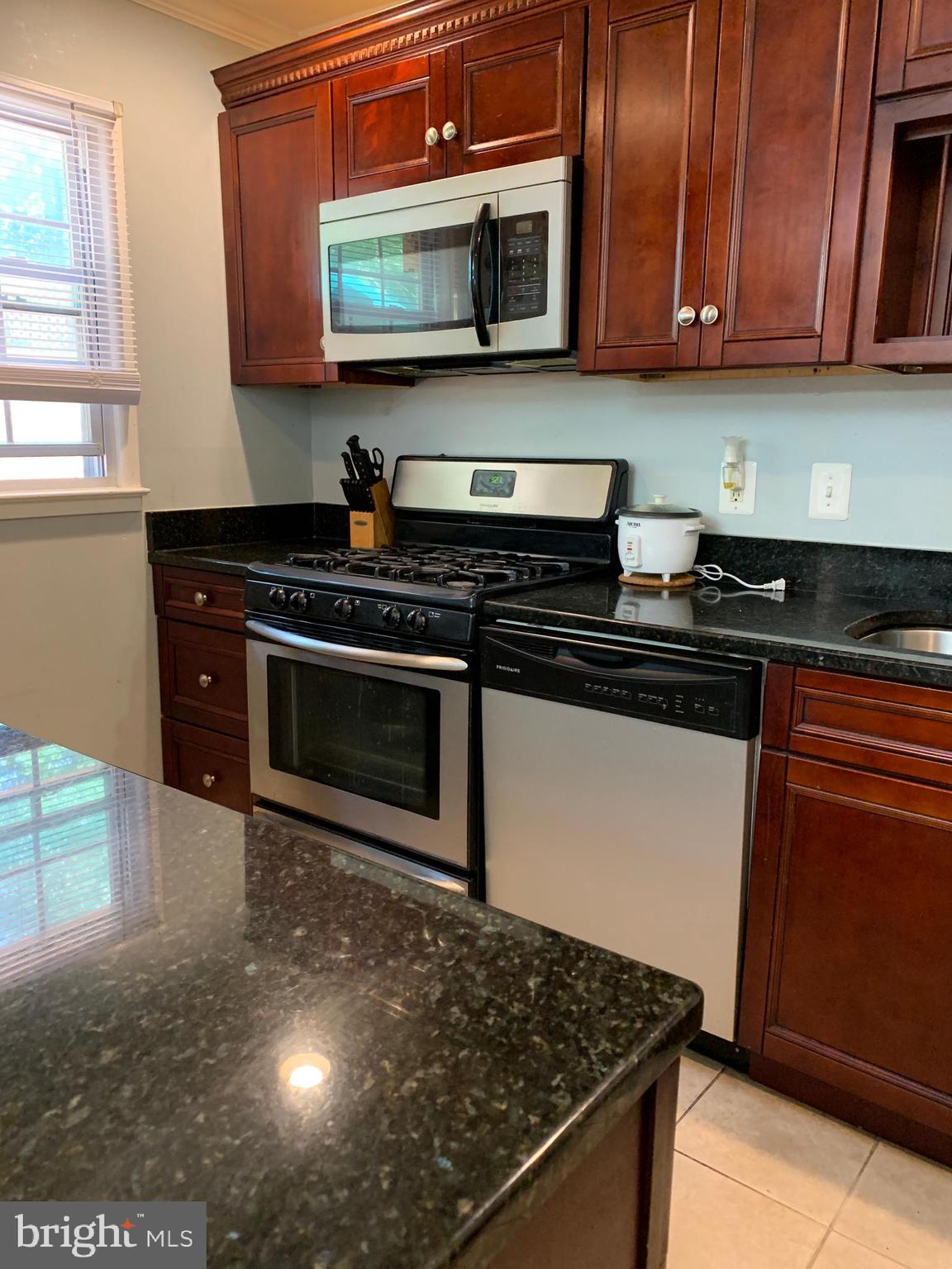 13648 Kingsman Road Woodbridge, VA 22193 - Photo 13 of 40 Granite Counters