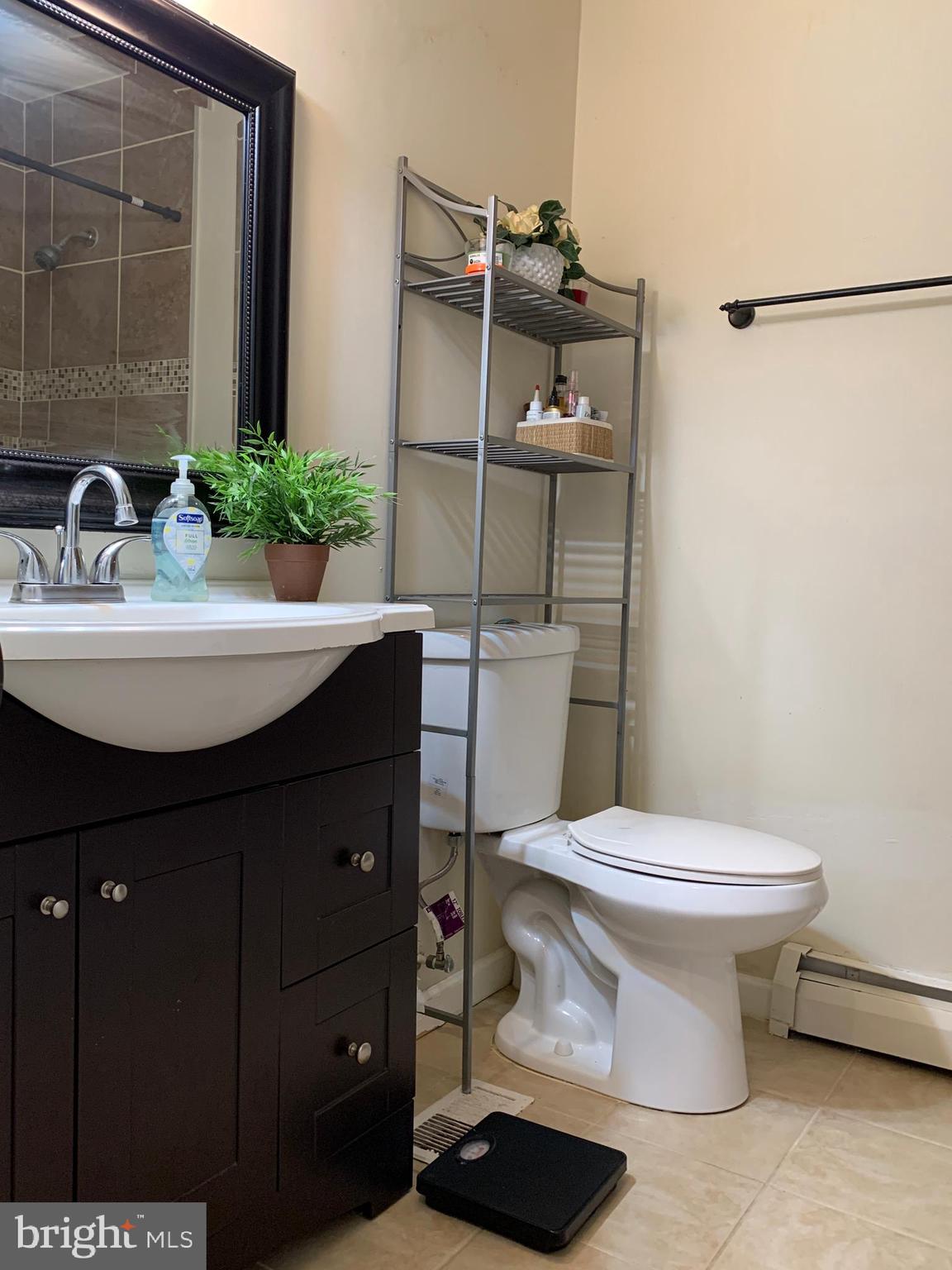 13648 Kingsman Road Woodbridge, VA 22193 - Photo 18 of 40 Full Bath