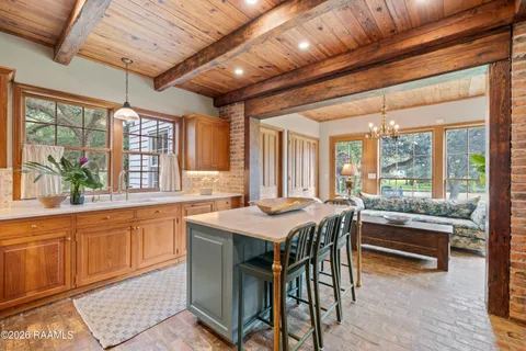 $695,000 | 1005 Loreauville Road, New Iberia, LA 70563