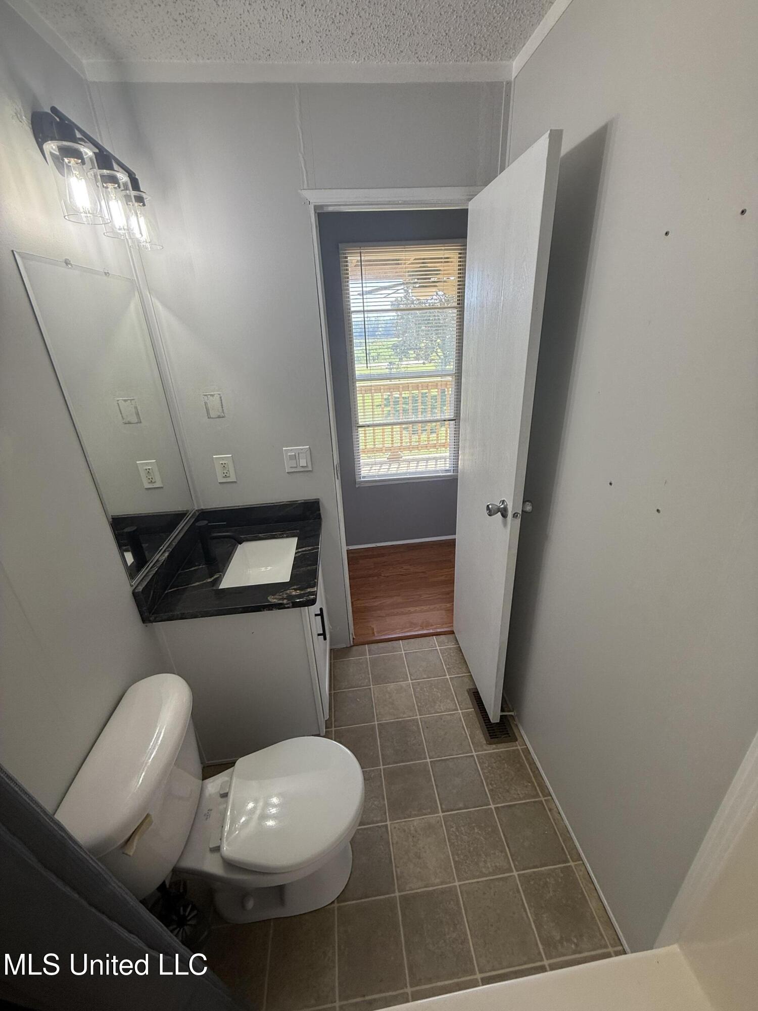 953 Bouie Road Carriere, MS 39426 - Photo 15 of 28 Second Bathroom