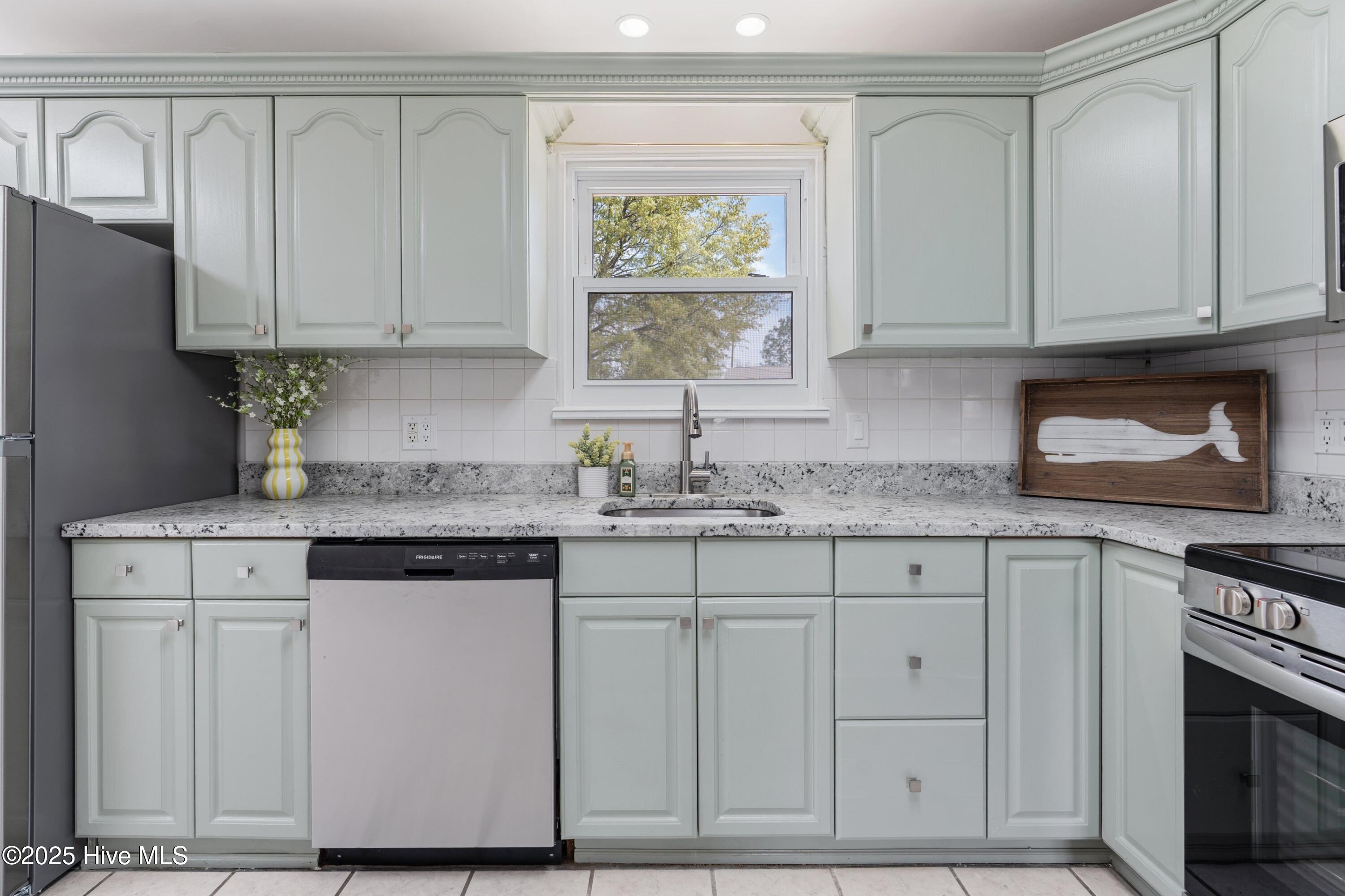 217 Cathay Road Wilmington, NC 28412 - Photo 7 of 29 005-217CathayRoad-Wilmington-NC-28412-SM