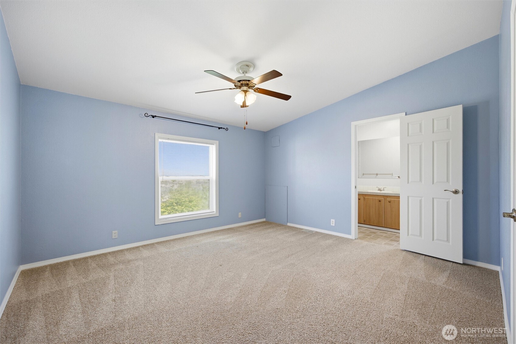 49 Ridgecliff Drive Richland, WA 99352 - Photo 12 of 29 a view of an empty room with a window