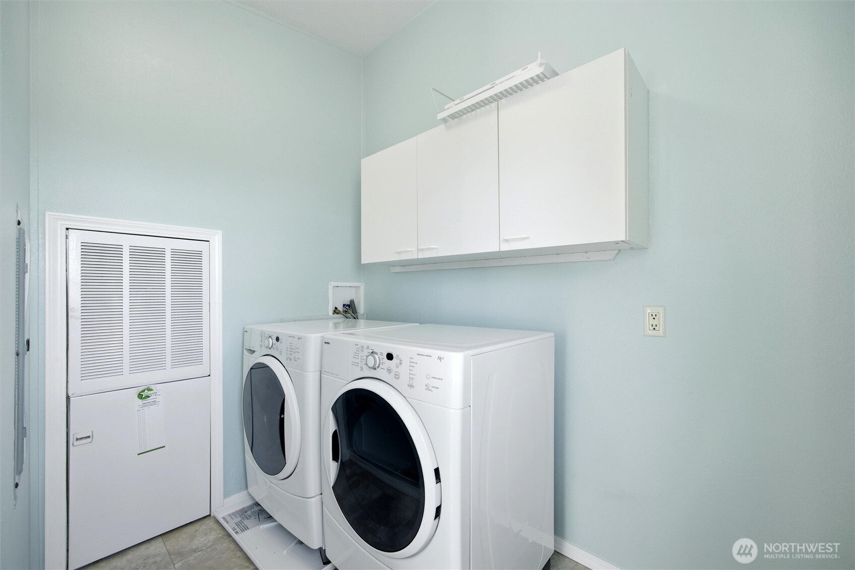 49 Ridgecliff Drive Richland, WA 99352 - Photo 17 of 29 a utility room with dryer and washer
