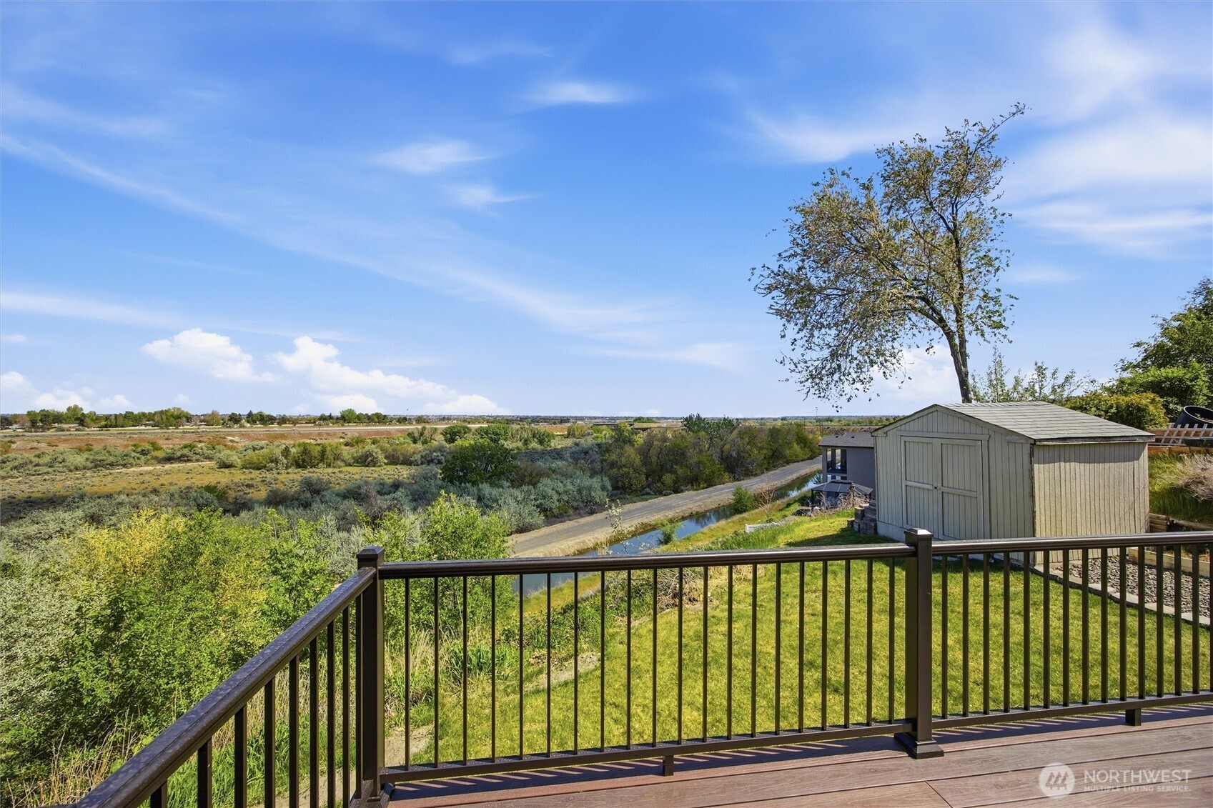 49 Ridgecliff Drive Richland, WA 99352 - Photo 21 of 29 a view of balcony with wooden floor and fence