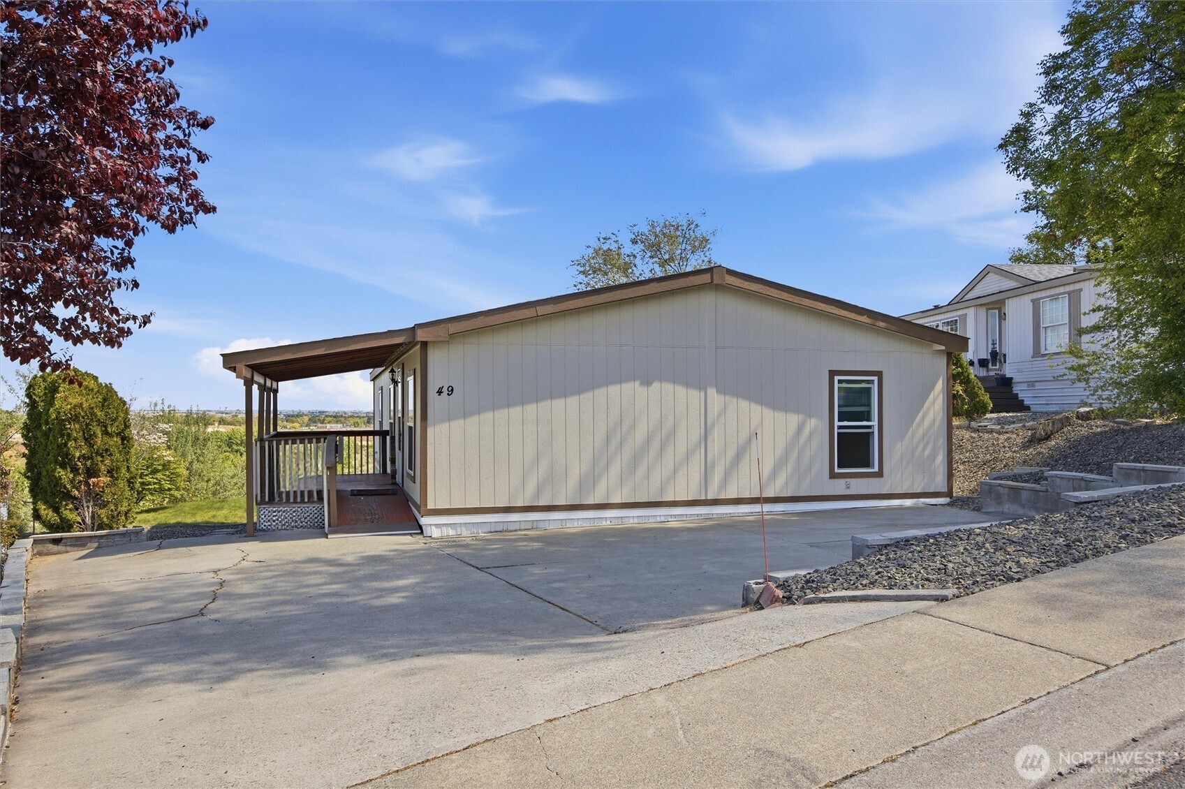 49 Ridgecliff Drive Richland, WA 99352 - Photo 26 of 29 a front view of a house with a yard and garage