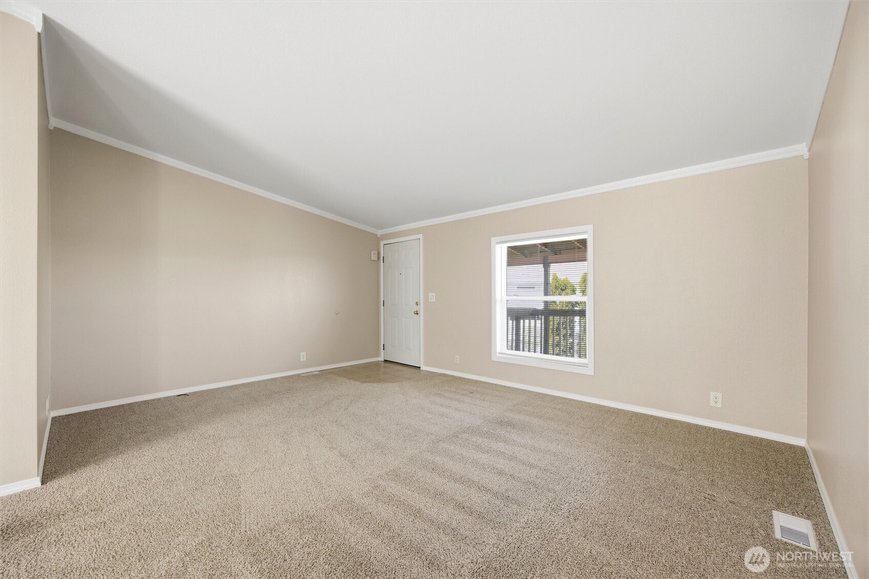 49 Ridgecliff Drive Richland, WA 99352 - Photo 3 of 29 an empty room with windows