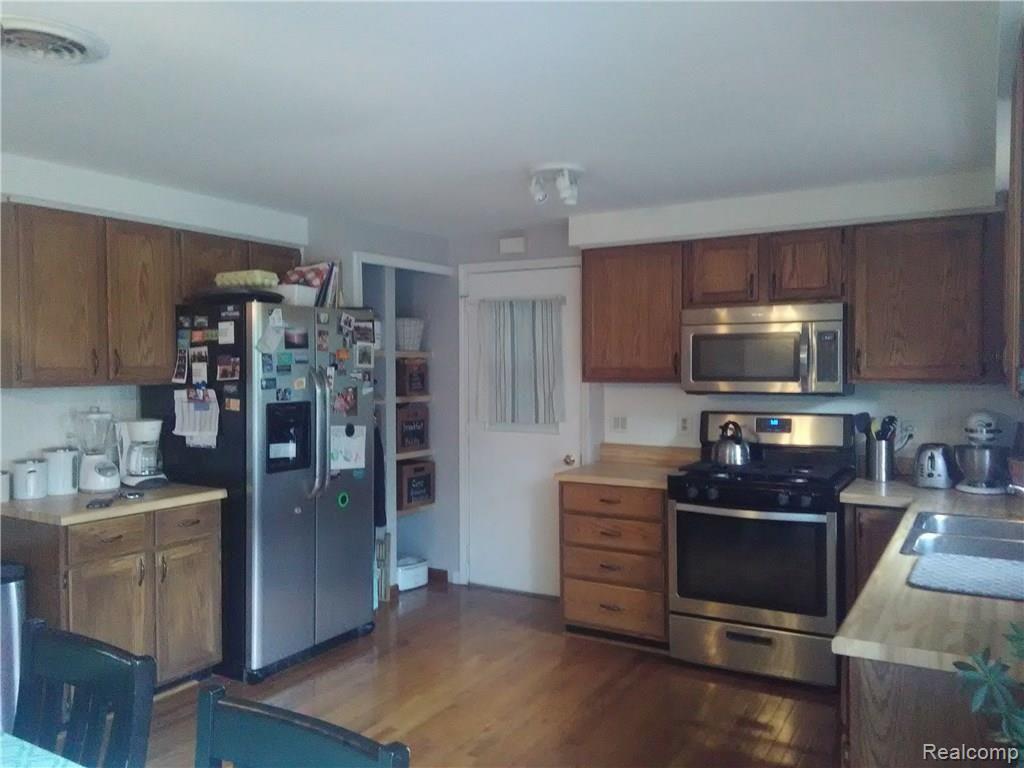 9025 Faussett Road Fenton, MI 48430 - Photo 10 of 26 IMG_20170605_173946.jpg