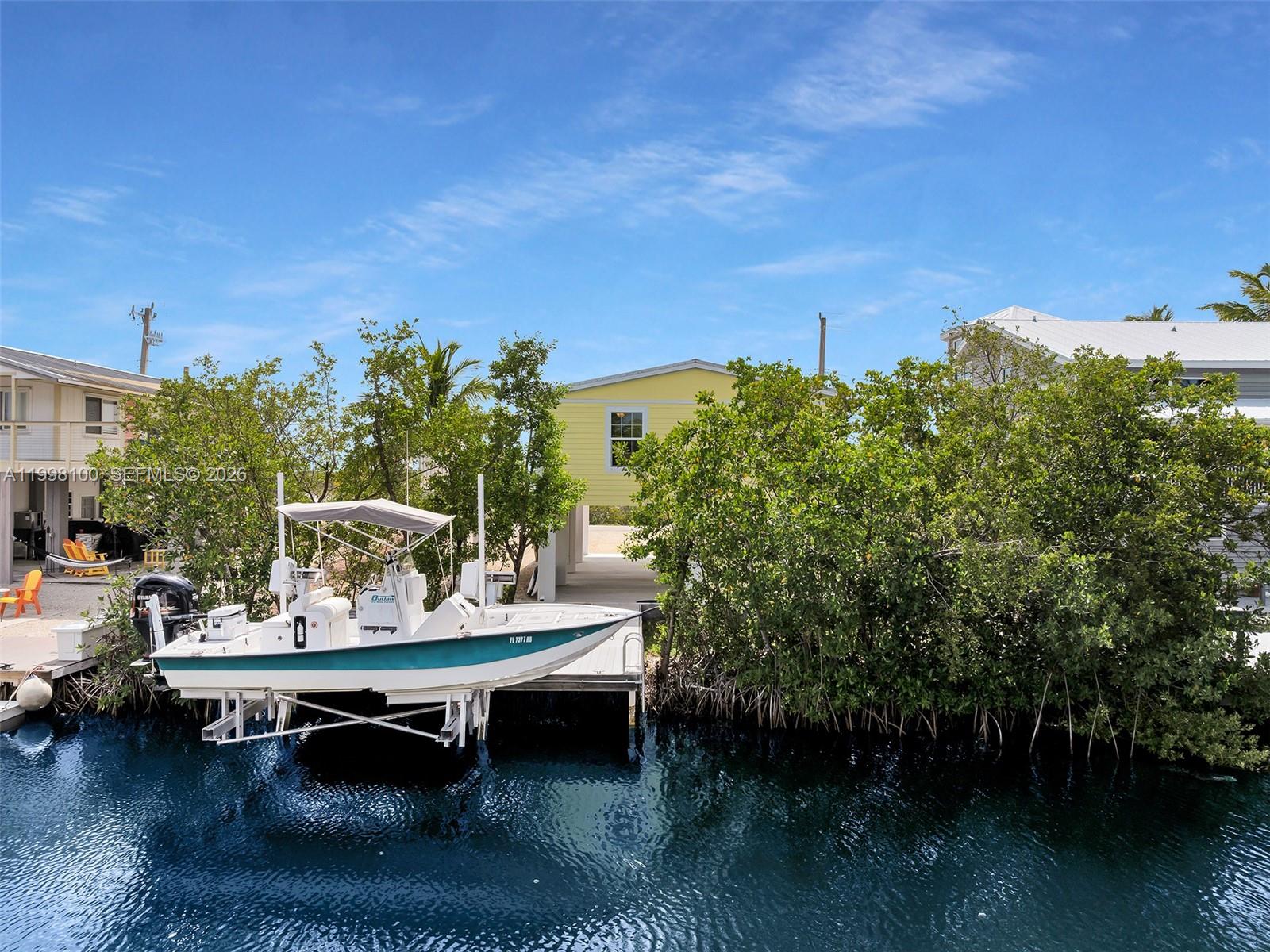 437 Pirates Road Summerland Key, FL 33042 - Photo 10 of 39 a roof deck with table and chairs