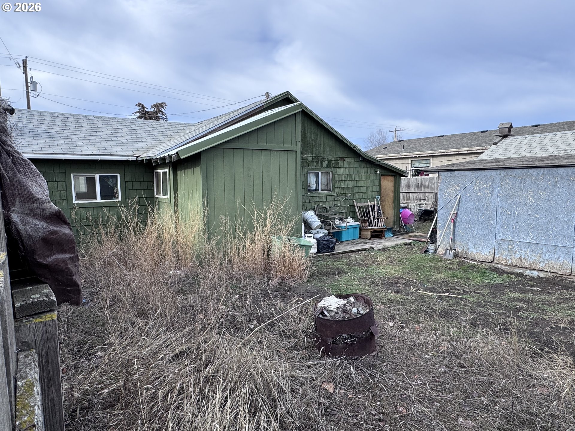306 4th Street Baker City, OR 97814 - Photo 8 of 11 a backyard of a house