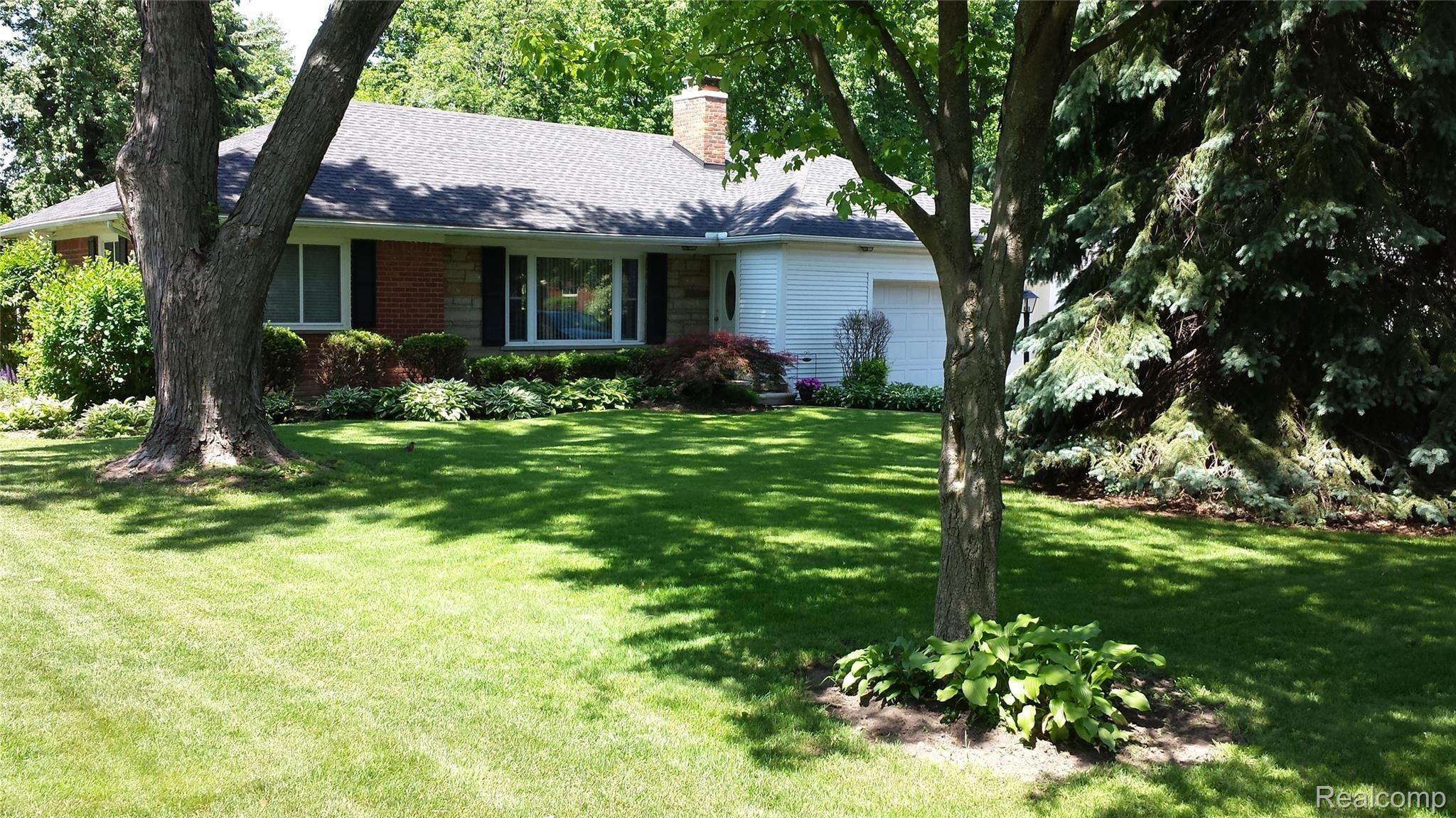 2220 Devonshire Road Bloomfield Hills, MI 48302 - Photo 1 of 4 20140607_122800.jpg