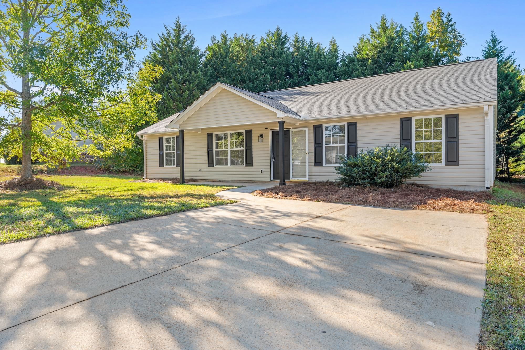 159 Falcon Ridge Drive Boiling Springs, SC 29316 - Photo 3 of 29 Gallery Image 3