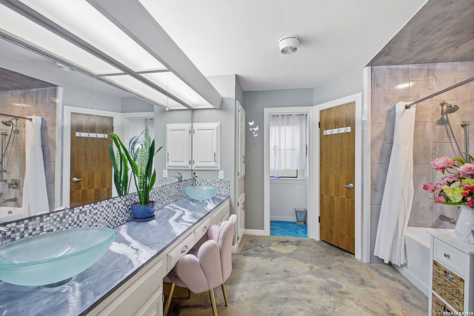 14502 Circle A Trail Helotes, TX 78023 - Photo 25 of 50 a dining room with furniture and a potted plant
