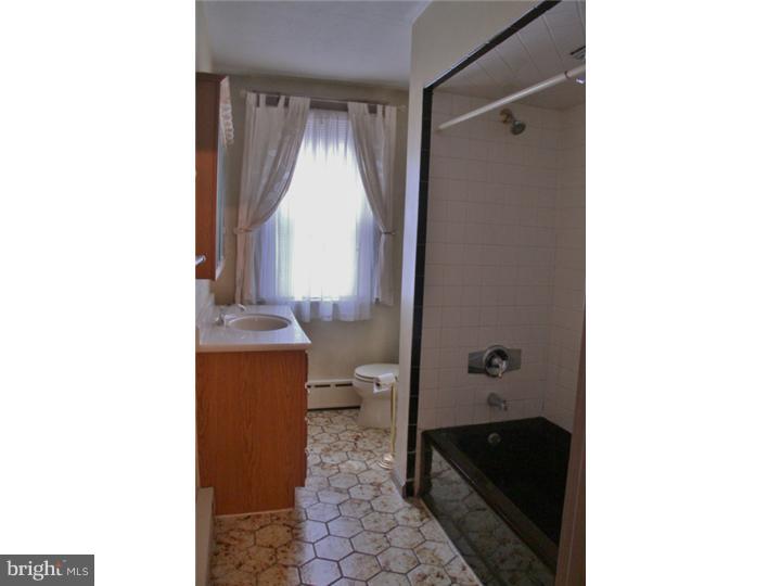 4314 Decatur Street Philadelphia, PA 19136 - Photo 19 of 25 Bathroom