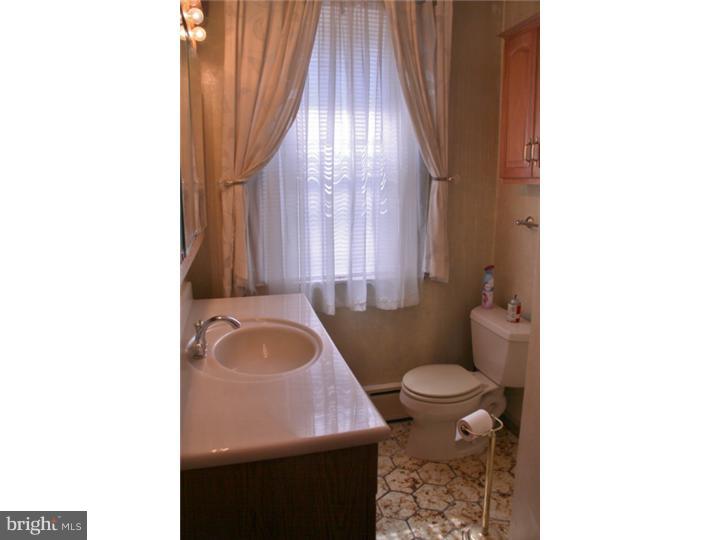 4314 Decatur Street Philadelphia, PA 19136 - Photo 20 of 25 Bathroom