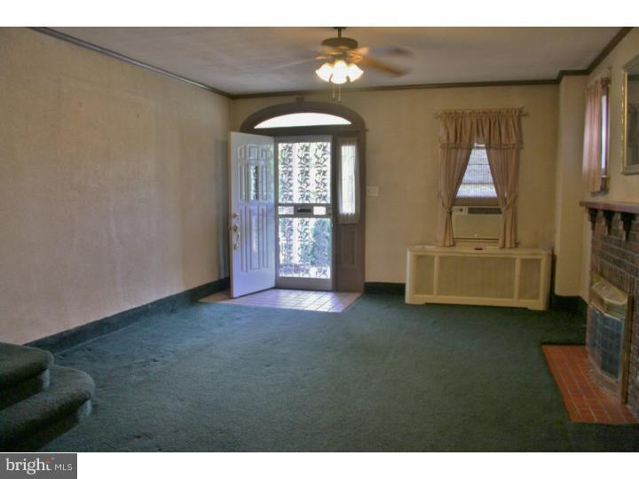 4314 Decatur Street Philadelphia, PA 19136 - Photo 7 of 25 Living Room