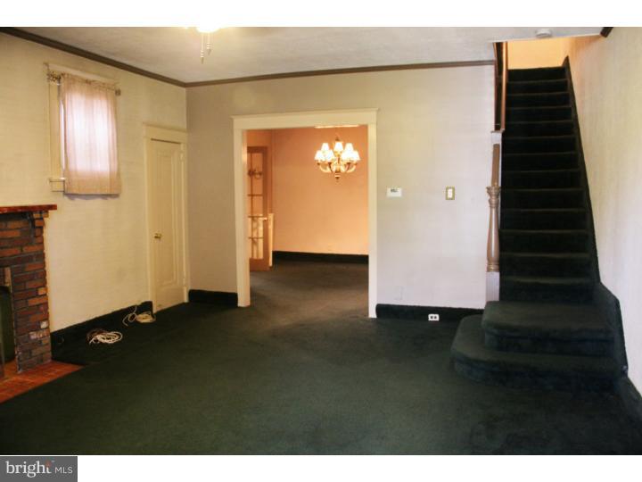 4314 Decatur Street Philadelphia, PA 19136 - Photo 8 of 25 Living Room