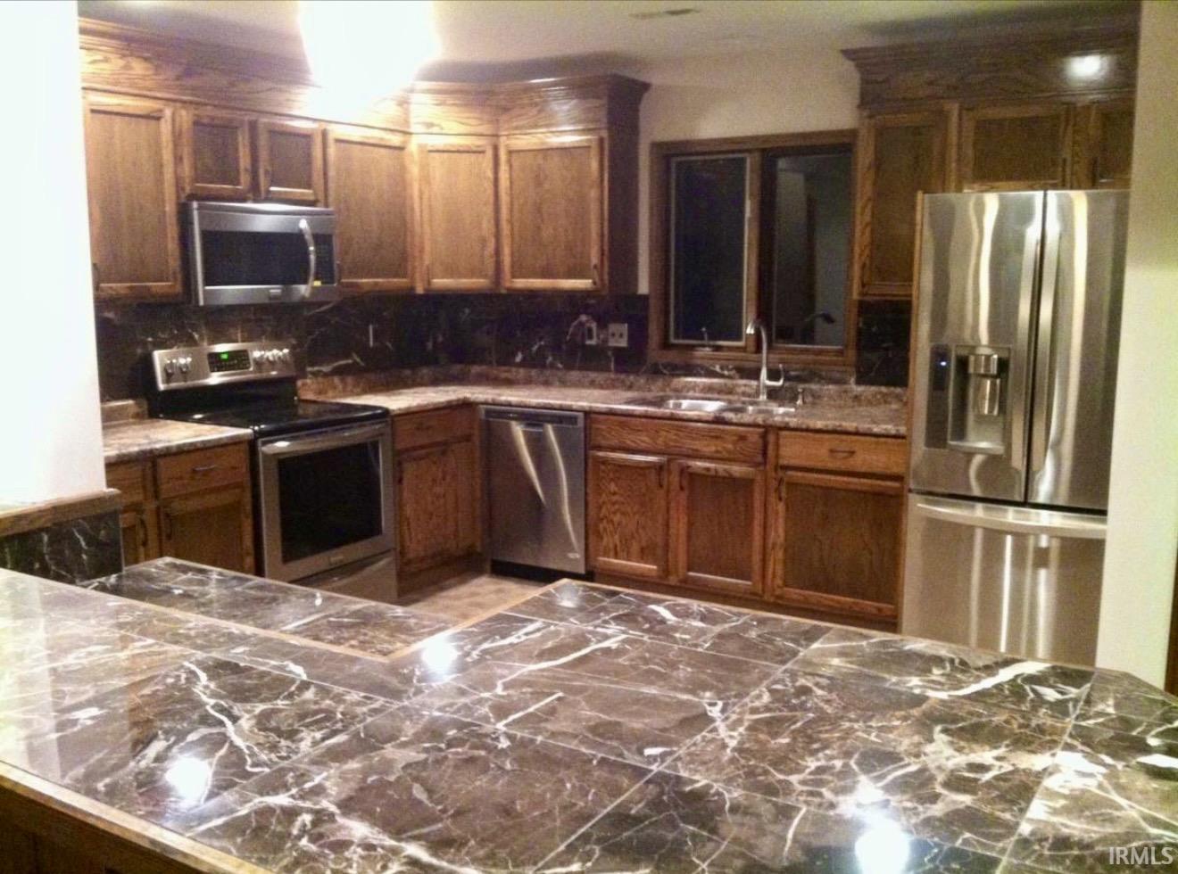 9375 Cooper Road Indianapolis, IN 46077 - Photo 3 of 10