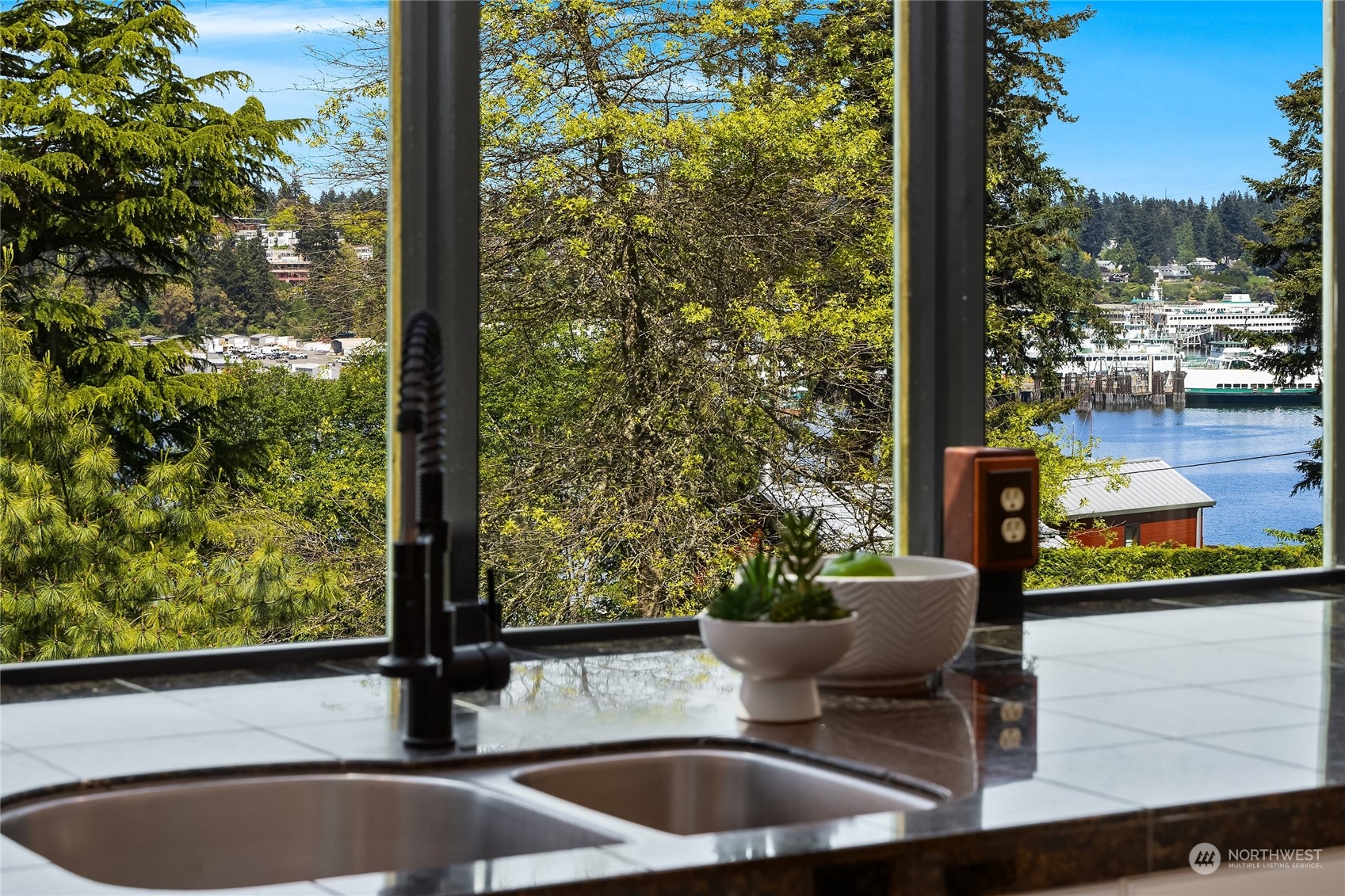 6024 Rose Loop Northeast Bainbridge Island, WA 98110 - Photo 15 of 40