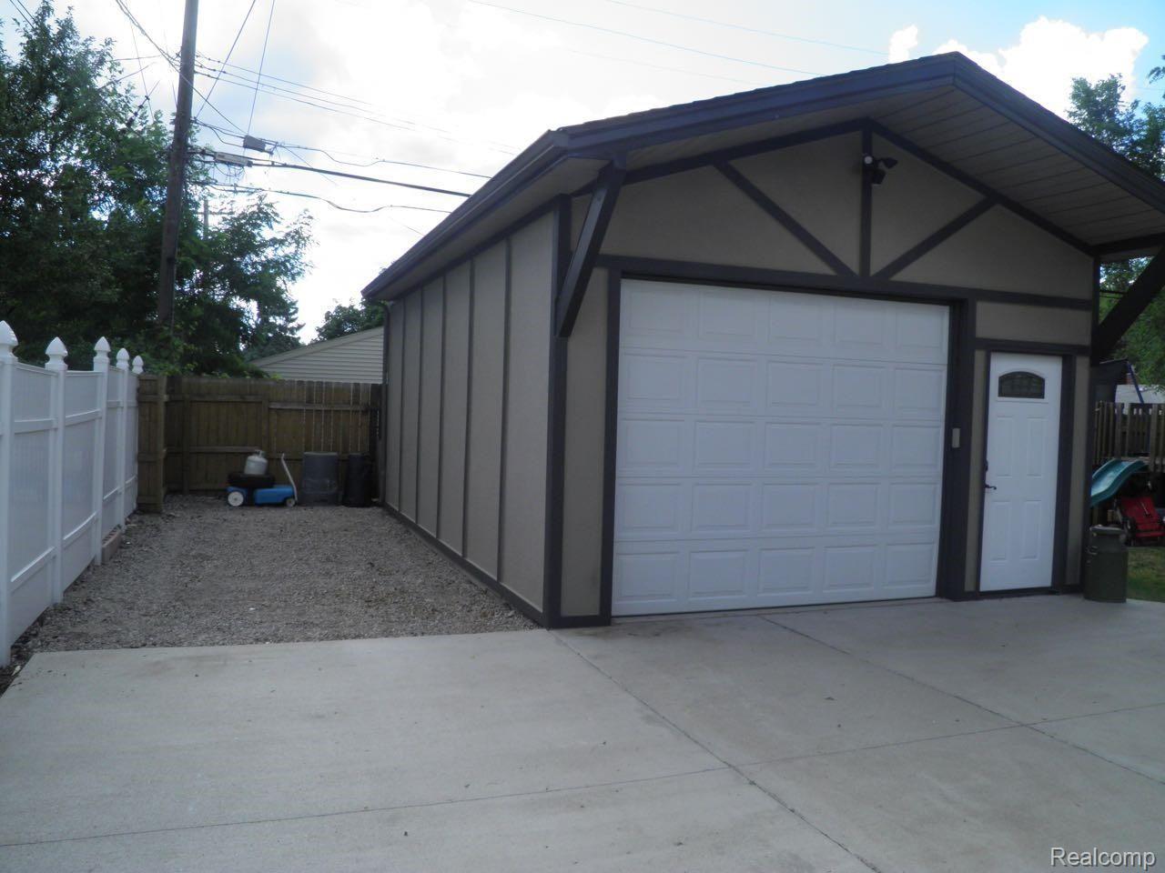 3656 South Merriman Road Wayne, MI 48184 - Photo 9 of 31 p18.jpg