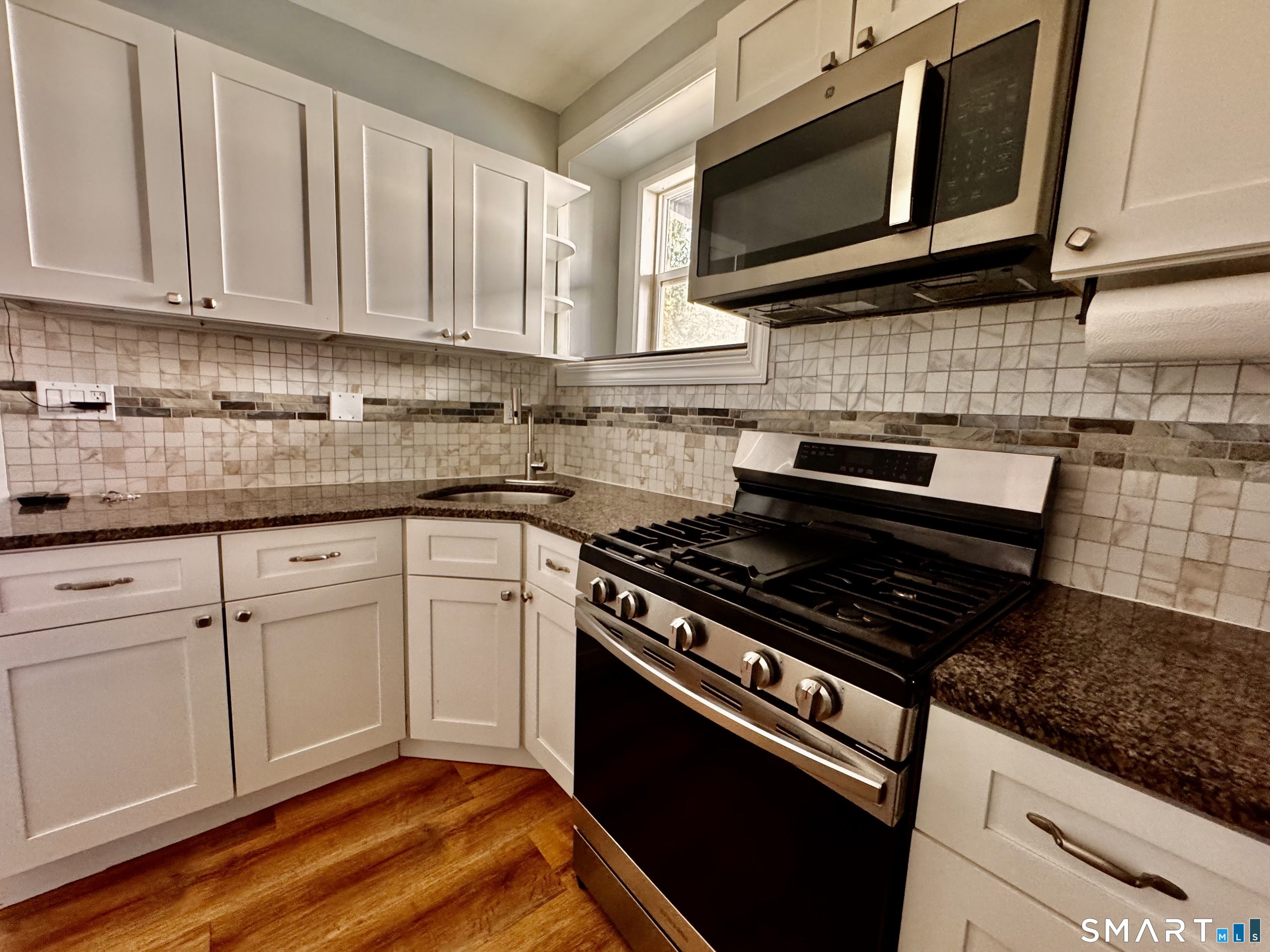 196 Russ Street Hartford, CT 06106 - Photo 3 of 22