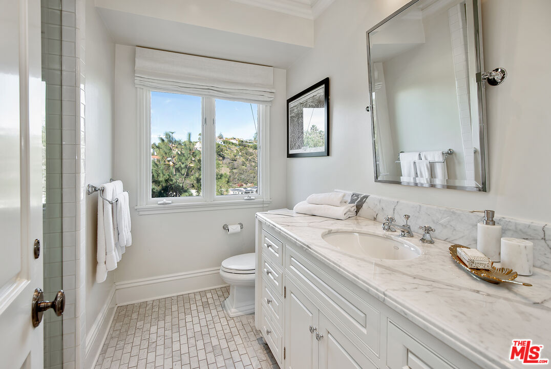 980 Stradella Road Los Angeles, CA 90077 - Photo 16 of 40