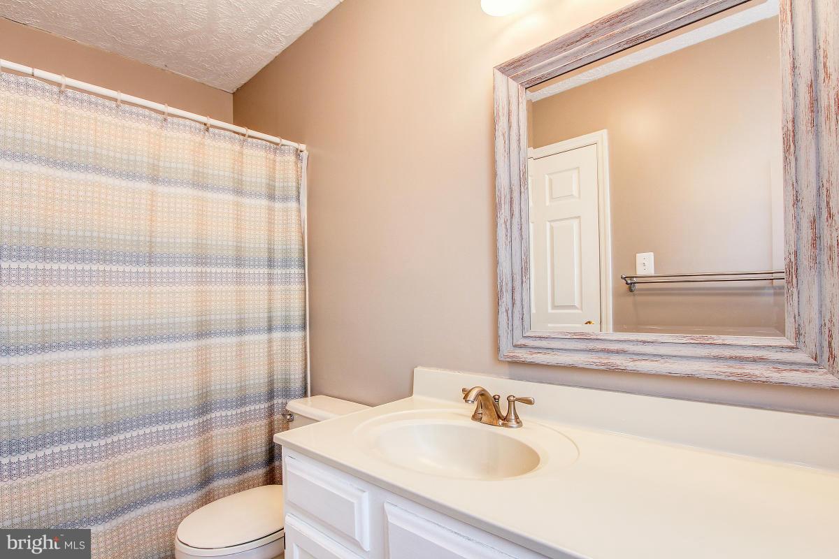 12501 Cross Country Lane Reston, VA 20191 - Photo 17 of 29 Bath