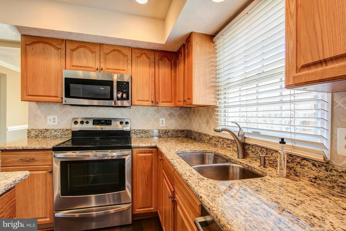 12501 Cross Country Lane Reston, VA 20191 - Photo 7 of 29 Vicenza Granite Counters and Stainless Appliances
