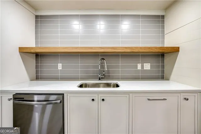 a close view of sink