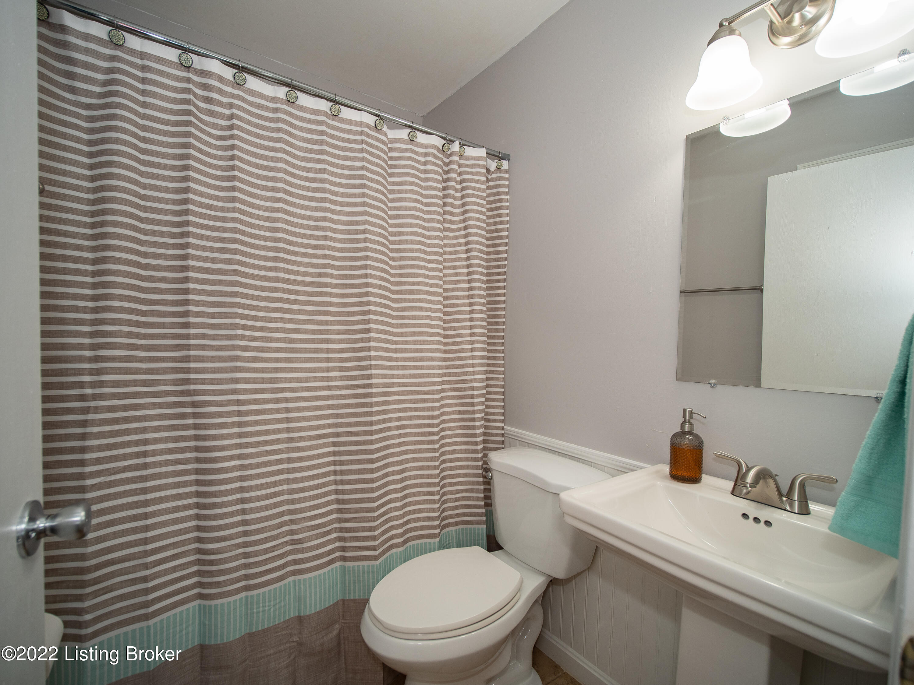 9613 Maple Road Louisville, KY 40229 - Photo 4 of 24 9613 Maple Road-10