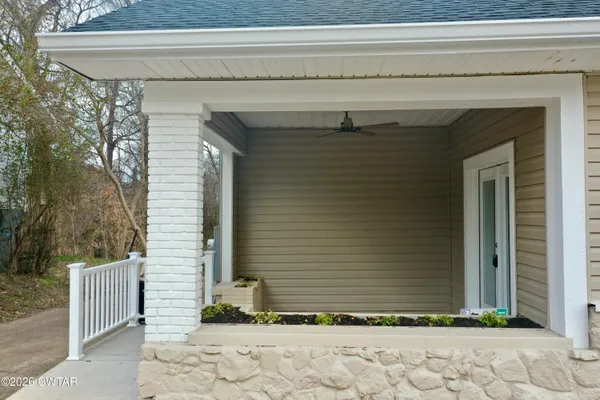 a view of backyard of house