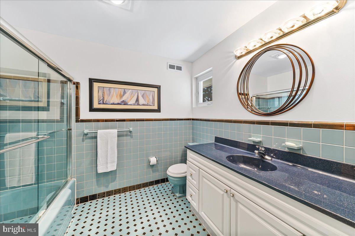 275 Barwynne Road Wynnewood, PA 19096 - Photo 28 of 39 hall bath