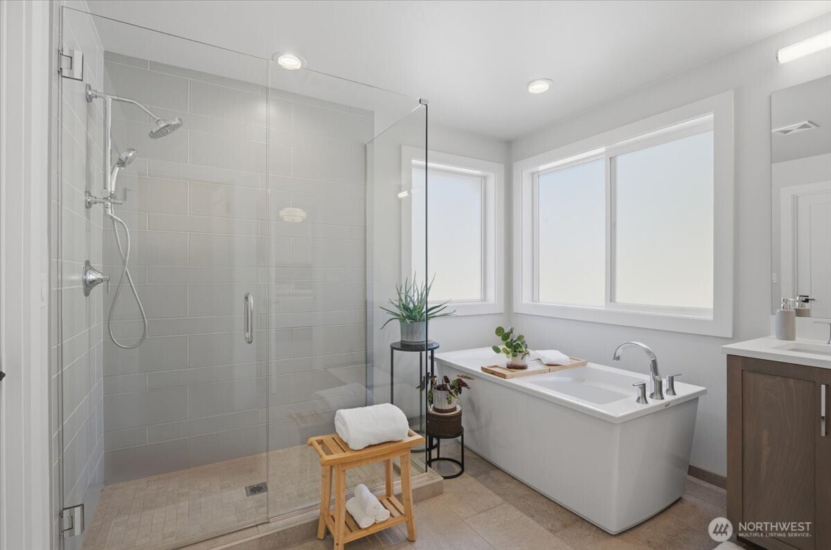 20580 Sinnes Road Mount Vernon, WA 98274 - Photo 32 of 39 a bathroom with a tub sink toilet and shower