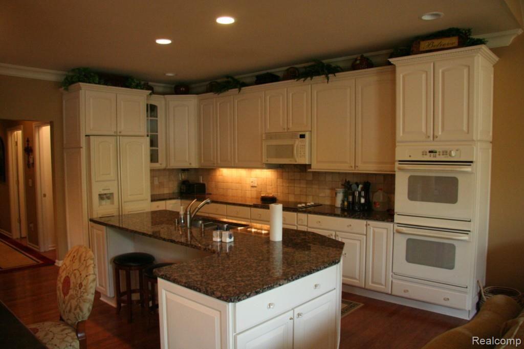 3722 Windingbrook Circle, Unit 40 Rochester Hills, MI 48309 - Photo 6 of 25
