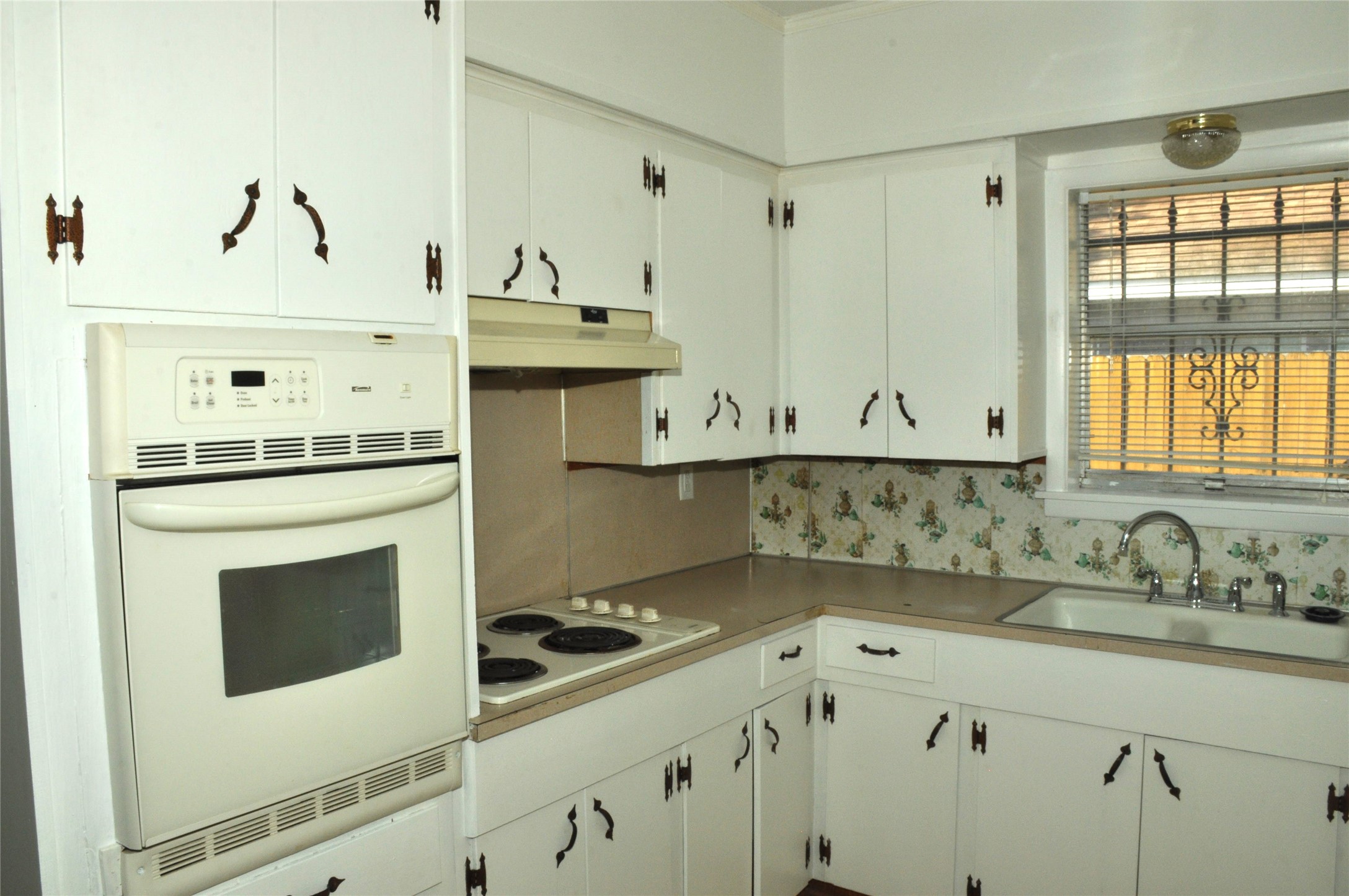 1939 Alta Vista Street Houston, TX 77023 - Photo 6 of 22