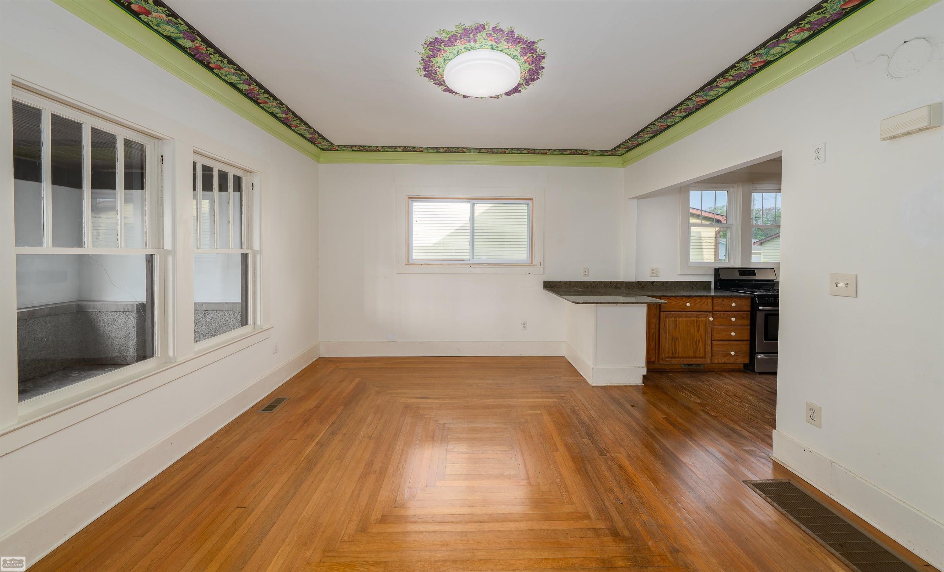 4939 Pointe Tremble Road Algonac, MI 48001 - Photo 17 of 31 50121222-16.JPG