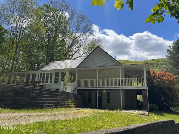 $179,000 | 7727 Swords Creek Road, Swords Creek, VA 24649