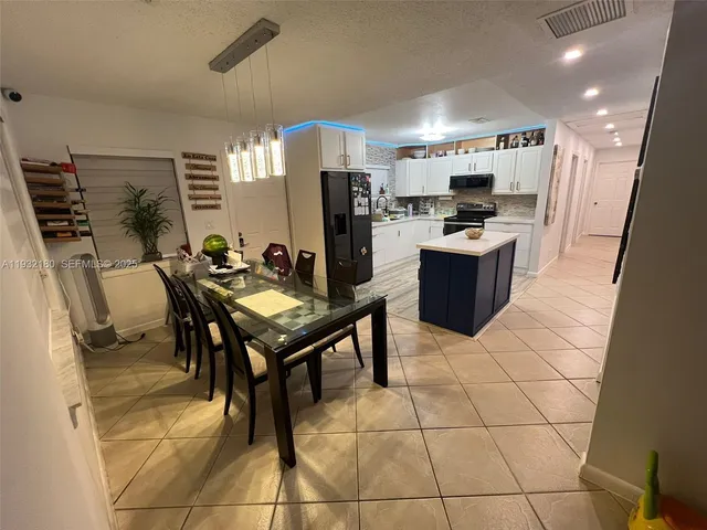 $2,900 | 2317 Northwest 6th Court, Unit 2317, Fort Lauderdale, FL 33311