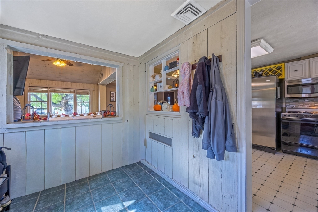 148 Yale Street Ludlow, MA 01056 - Photo 5 of 39