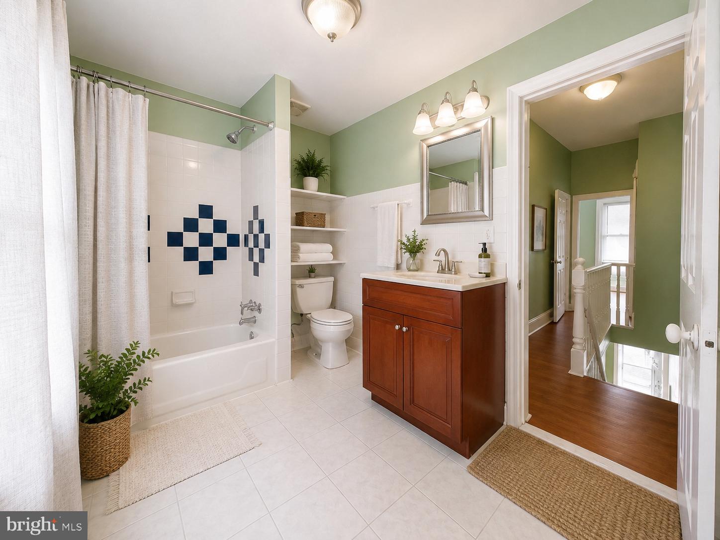 529 Tree Street Philadelphia, PA 19148 - Photo 8 of 31 Virtually Staged - Bathroom
