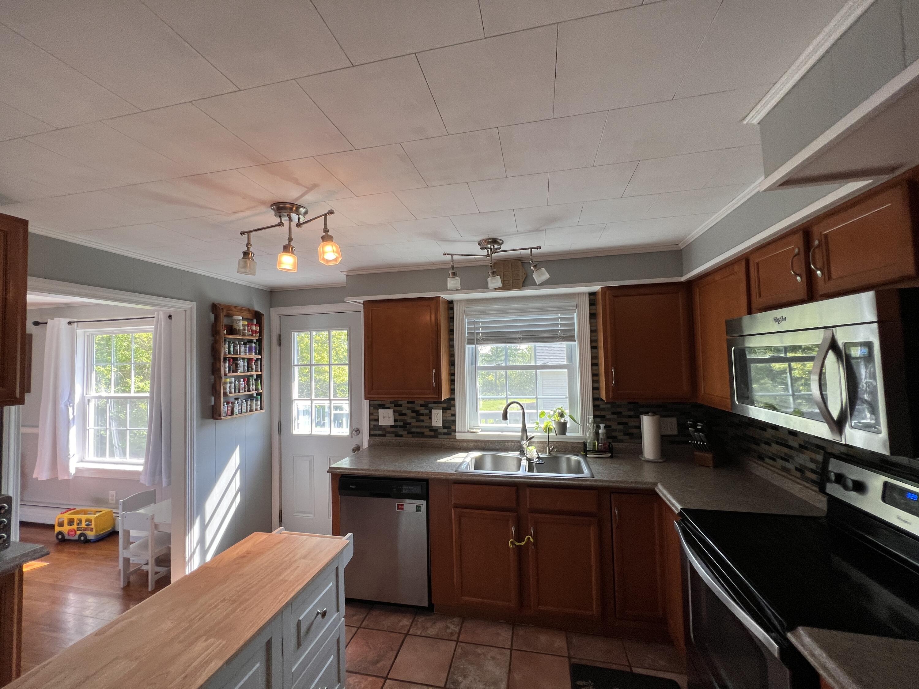 20 Highview Terrace Bangor, ME 04401 - Photo 11 of 62 Kitchen with Moveable Island