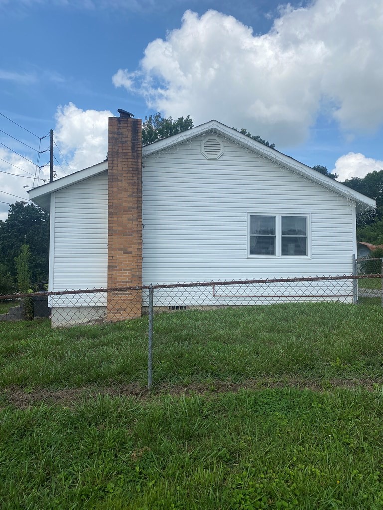 218 Riceville Road Athens, TN 37303 - Photo 4 of 4 Gallery Image 4